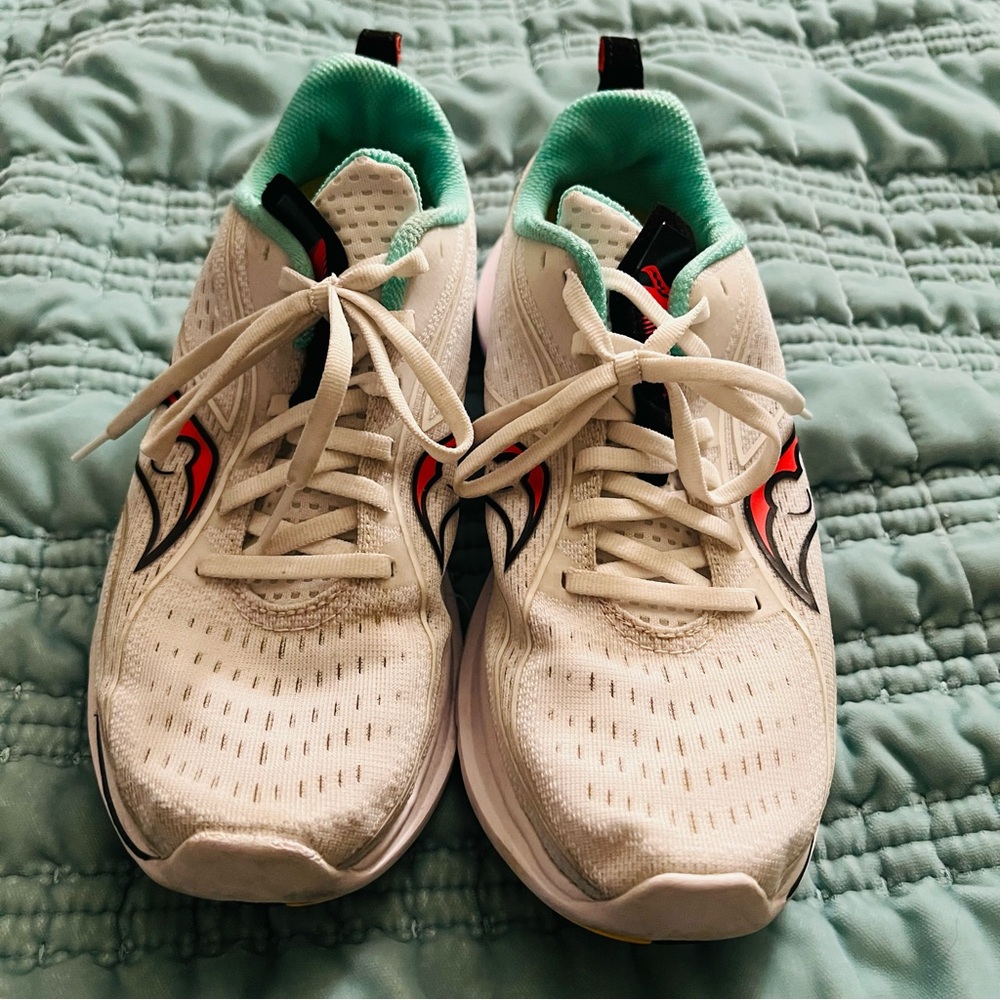 Saucony Kinvara 13 Shoes (Women’s Size 8)